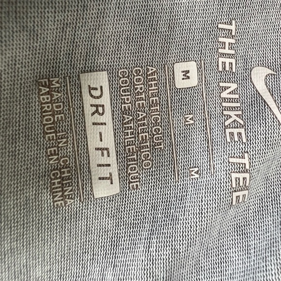 Nike Dry Fit Scoop Neck Training Tshirt Size M - Picture 2 of 3